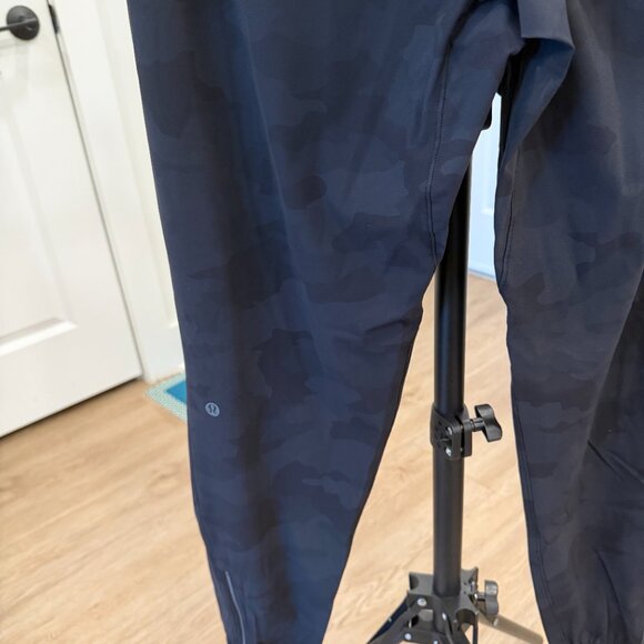 Men's Lululemon Surge Joggers 29" Inseam - Picture 10 of 12